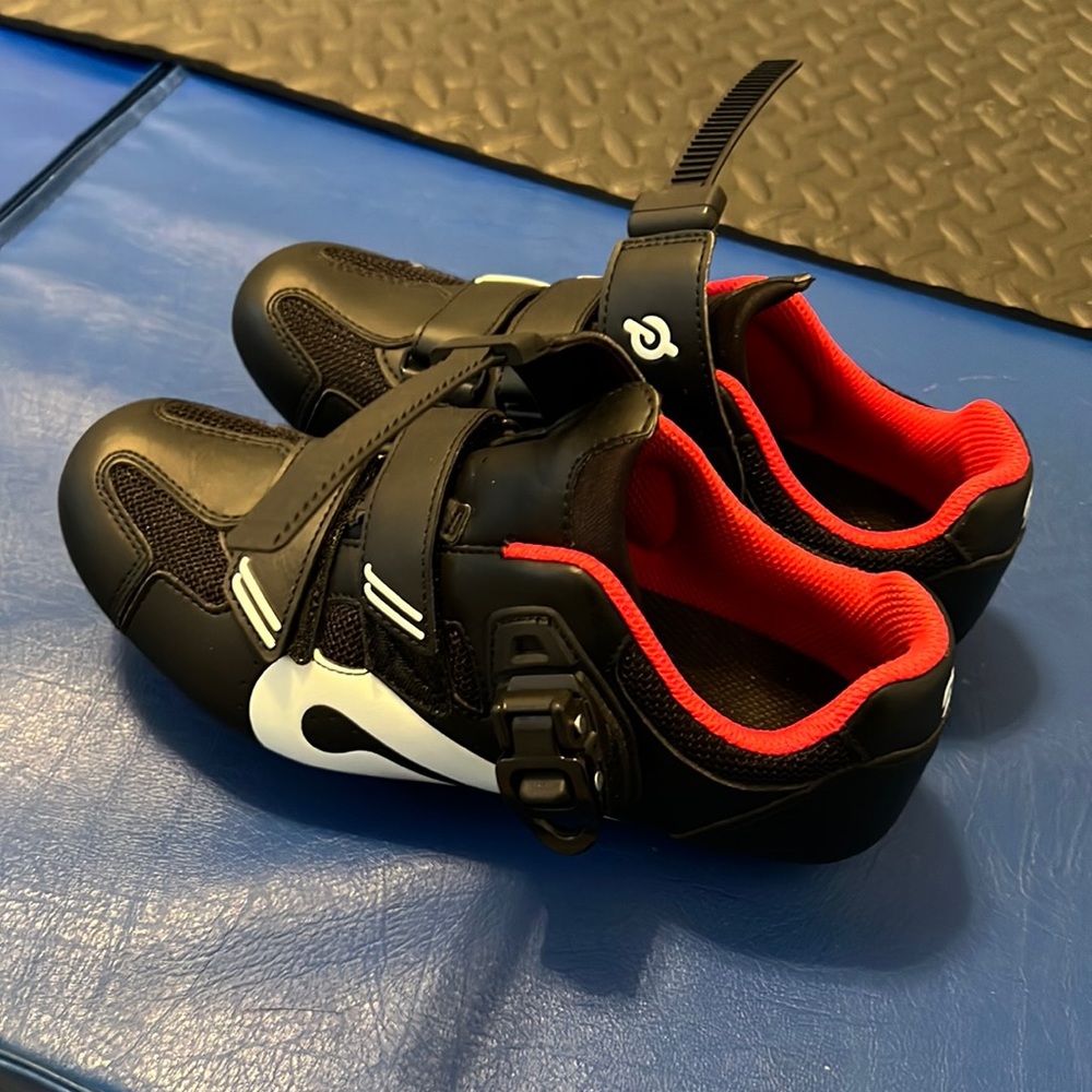 Pelaton bike shoes size 37